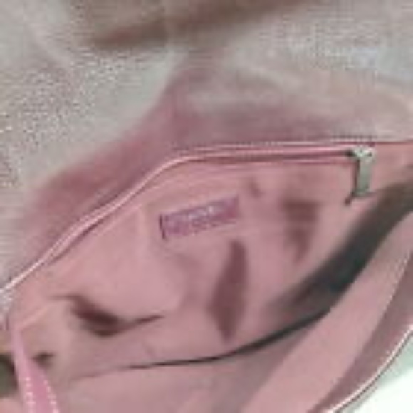 CHANEL Quilted Burgundy Shoulder Bag - Picture 5 of 10